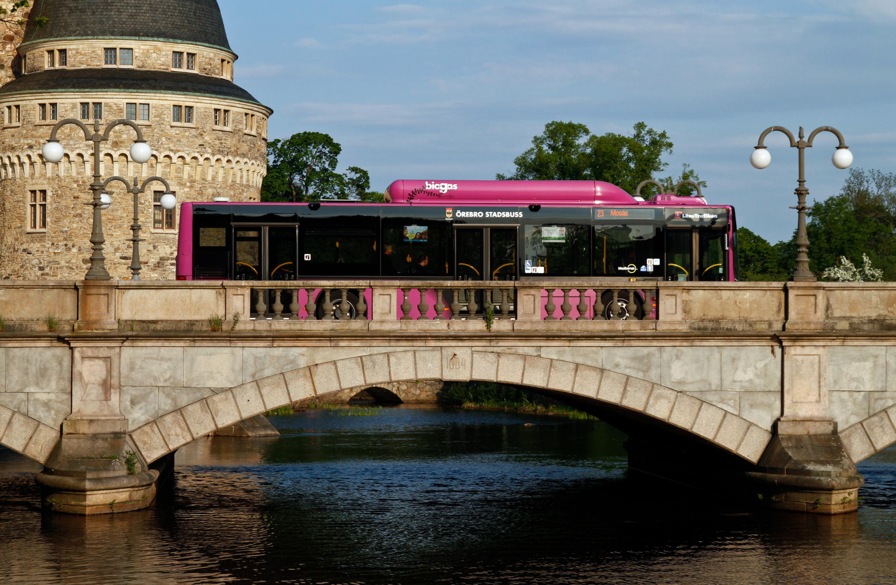 Purple bus going over bridge in Örebro