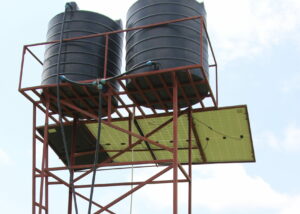 Sundriven water pump and water reservoir